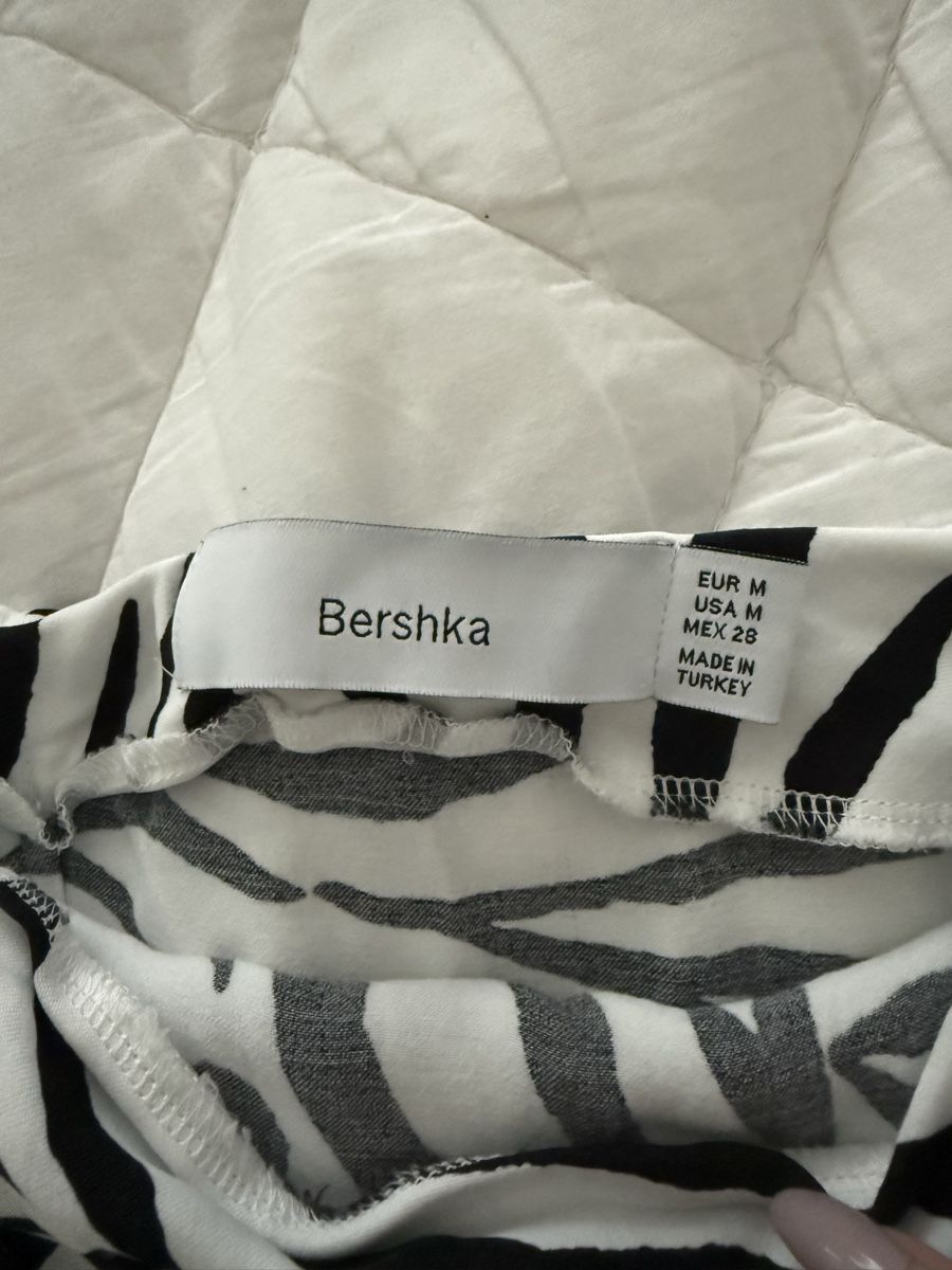 Bershka Gonne: Bershka Zebra Muster Rock Grösse M – Usato da Winterthur venduto da yar_dpp8 2