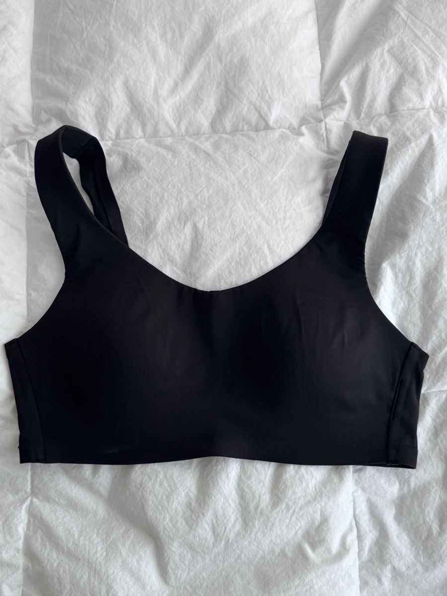 H&M Top: H&M Black Sports Bra – Usato da Zürich venduto da Tanja_G88