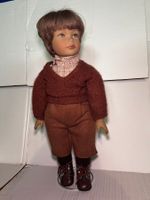 Puppe Künstlerpuppe Heidi Ott K9-87-86 Jörg 1987 m Ständer
