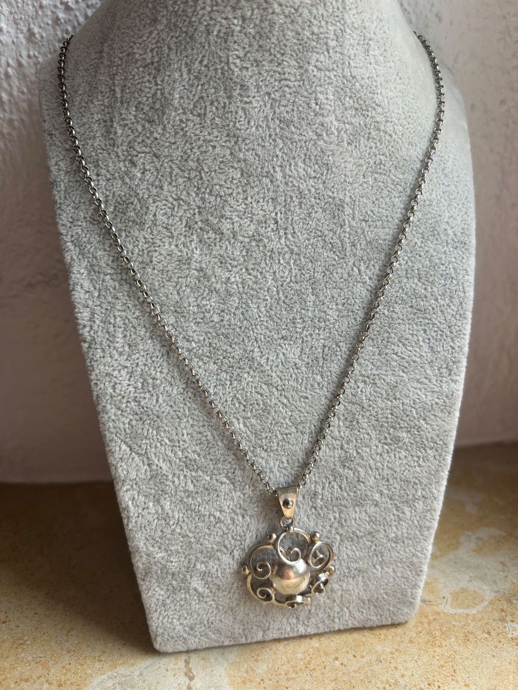 Catenine: Blumenanhänger+ Ankerkette Silber – Usato da Laufen venduto da Bellebellezza 1