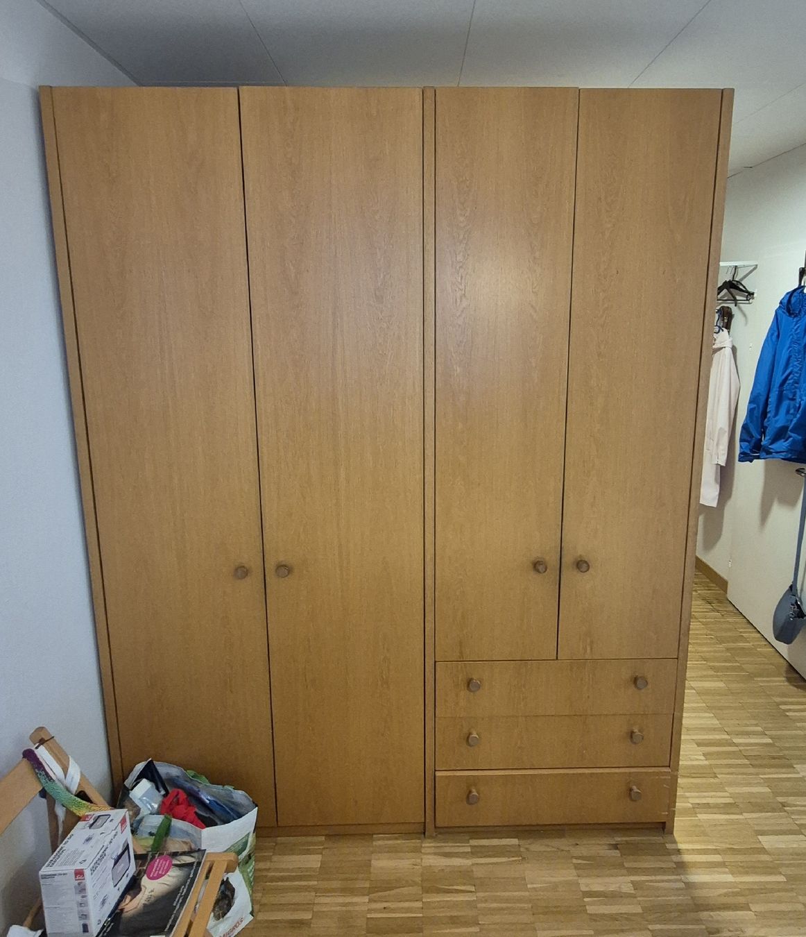 Armadi: Hochschrank 6-türig, Eiche. – Usato da Dübendorf venduto da sutev 1