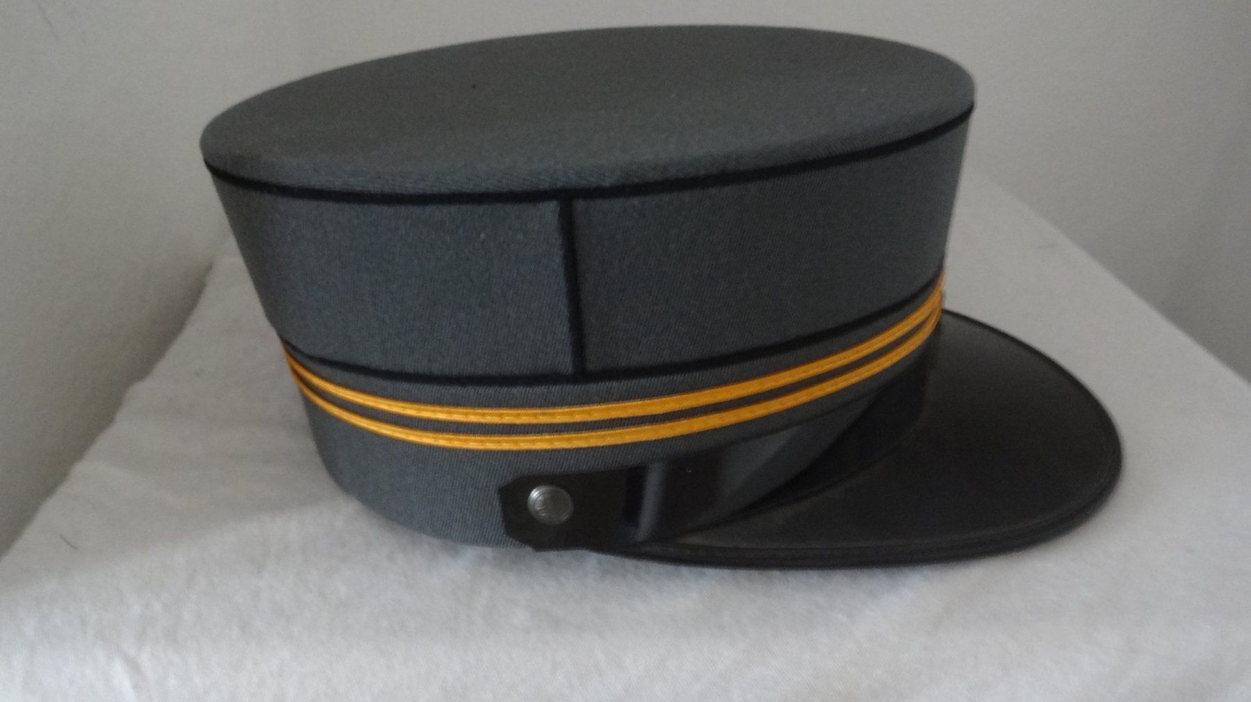 Schweizer Armee Copricapi, berretti & cappellini: Offiziershut der Schweizer Armee – Usato da Fisibach venduto da goldfasan52 1