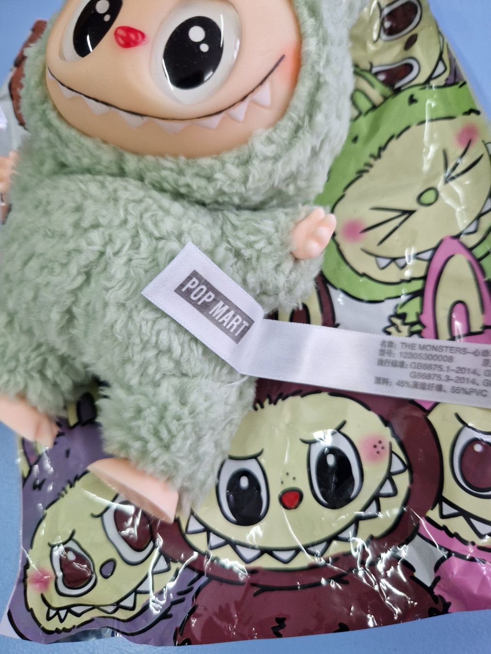 Statuette: Labubu VERT peluche monsters 17 cm  NEUF – Nuovo e nell'imballaggio originale da St-Imier venduto da goodber 2