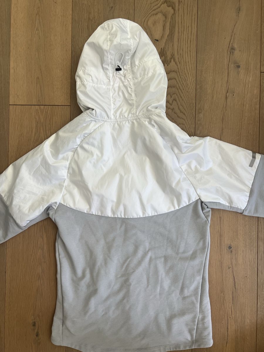 Nike Giacche: Nike Laufjacke Grösse S – Usato da Olten venduto da isabelschmid 3