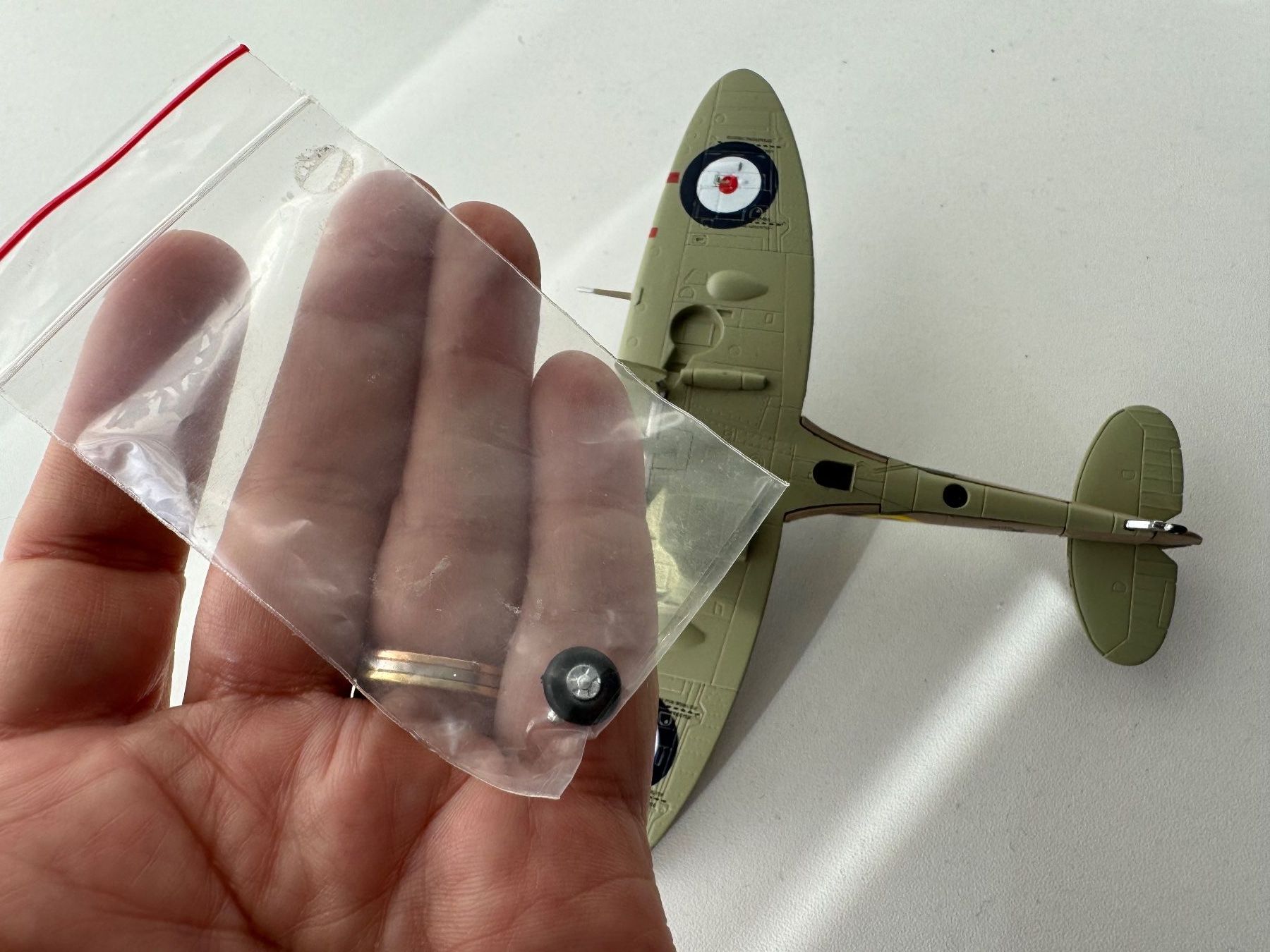 Kit di modellismo & Modellini statici: Modellflugzeug Spitfire, 1:72 – Usato da Winterthur venduto da Arma3 3