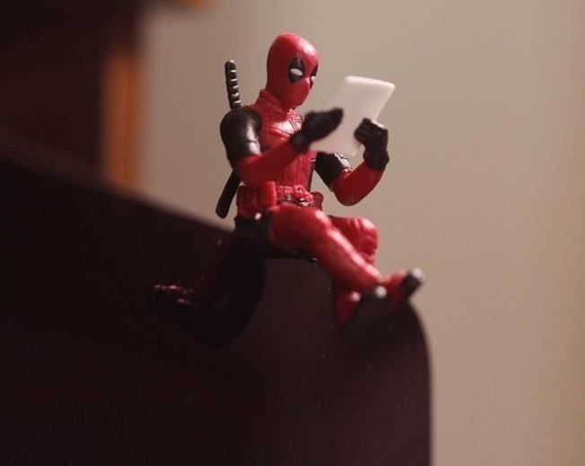 Statuette: DEADPOOL 2 SITZEND - MINIFIGUR 6cm - MARVEL FIGUR – Nuovo e nell'imballaggio originale da Kriens venduto da swissgadget 1