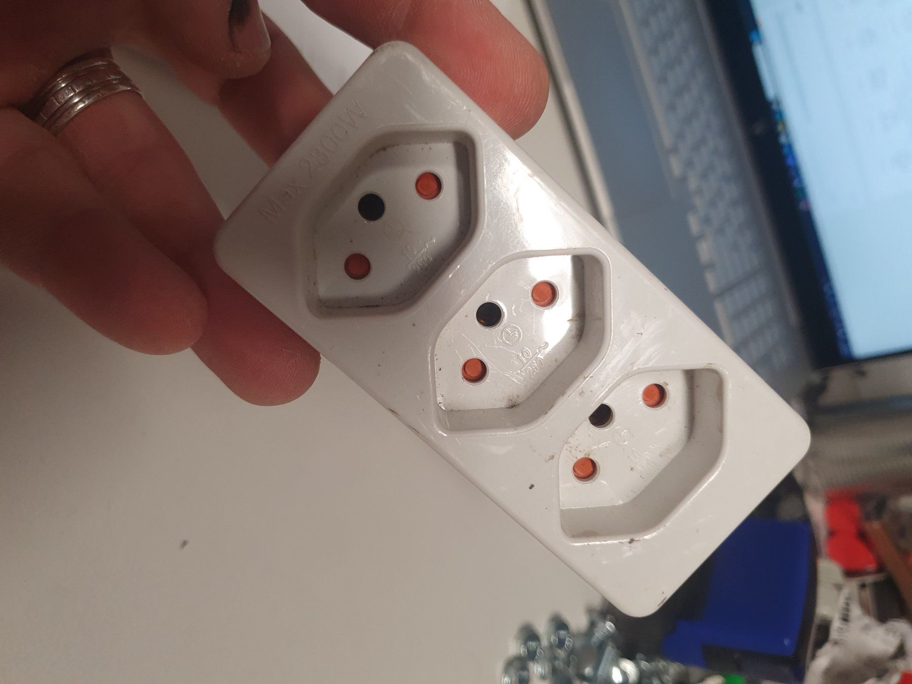 Laufwerke & Adapter: Mehrfachadapter Mehrfachstecker Abzweigstecker 3xT13 – Gebraucht aus Zürich von Alibaba1234