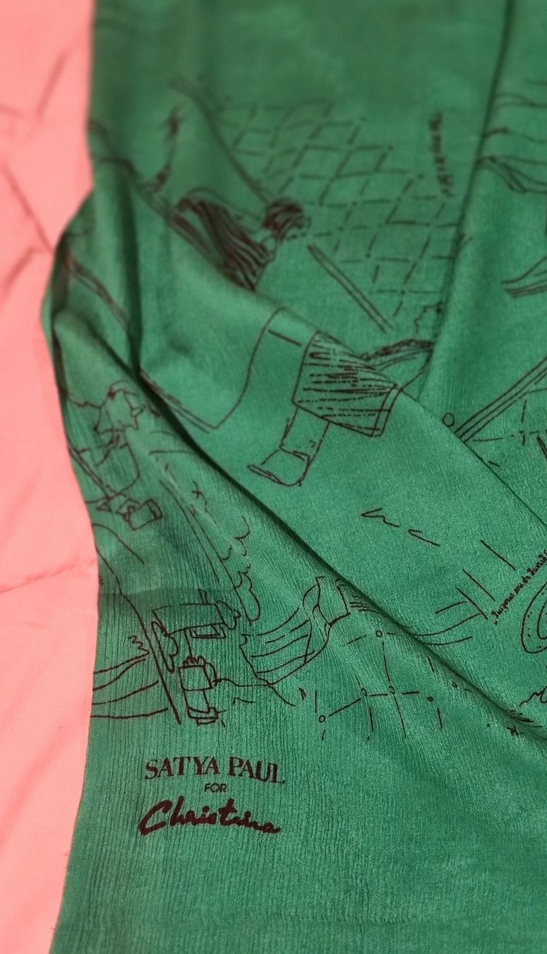 Foulards, Tücher & Schals: CHRISTINA Écharpe/ école femme – Gebraucht aus Borex von mab_28bf 3