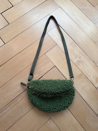 Umhängetasche grün flauschig