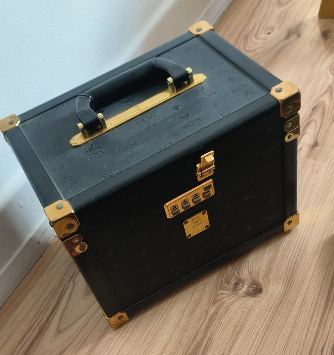 Mcm Valigie: MCM Kosmetik Koffer – Usato da Beringen venduto da Holly.80 8