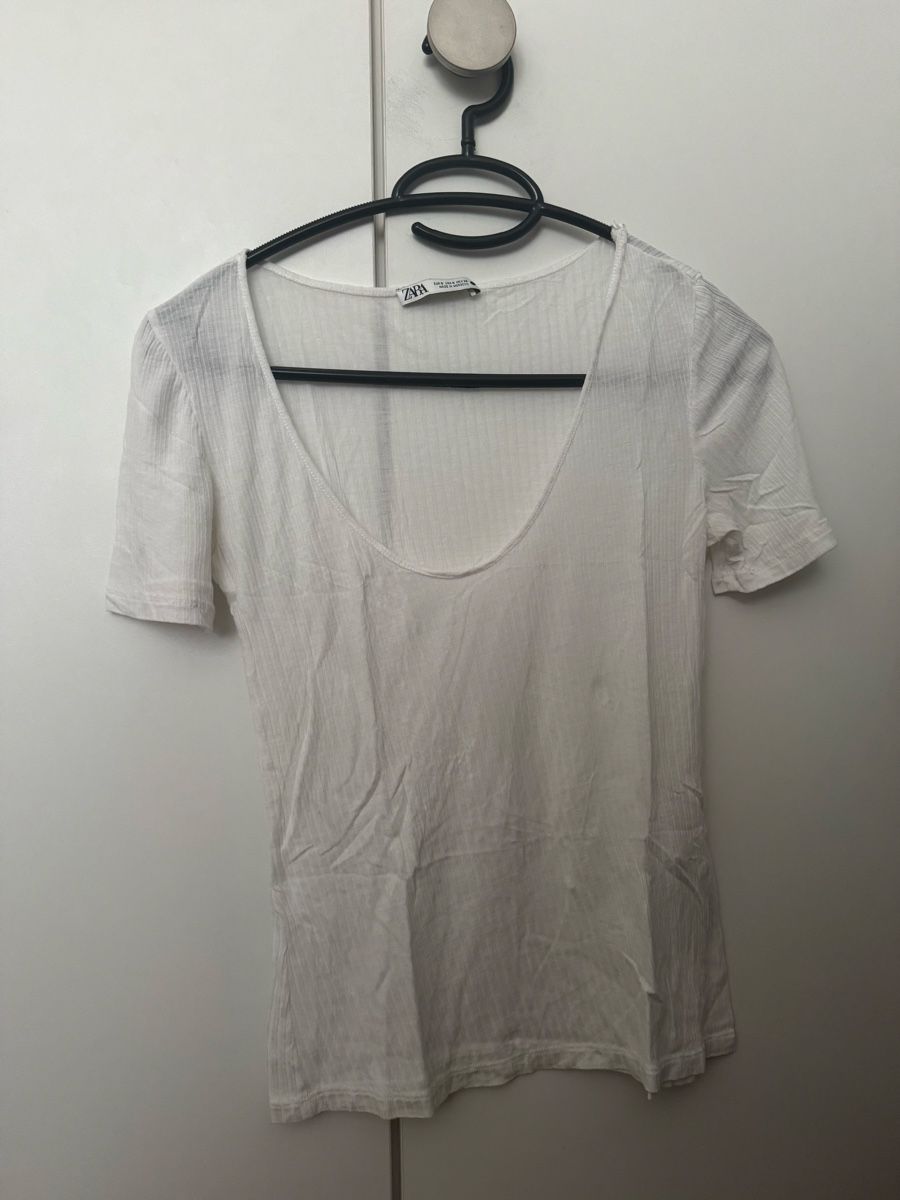 Zara T-Shirts: Lot de 2 t-shirts blancs taille S – Gebraucht aus Meyrin von mai_pl7s 1
