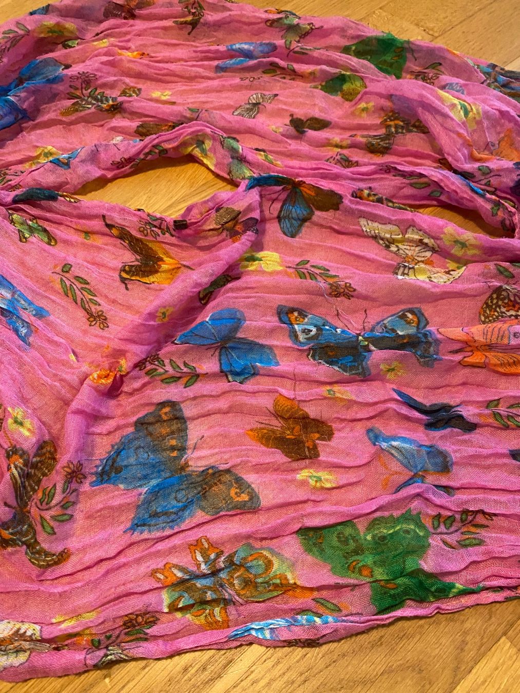 Foulard & Sciarpe: Schal mit Schmetterlingen – Usato da Riedholz venduto da lenibeni03 1