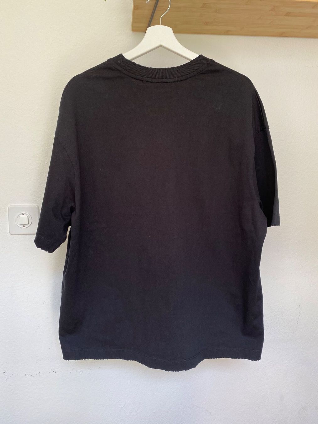T-shirt: NOT SO FAMILIAR T-shirt – Nuovo e nell'imballaggio originale da Biel/Bienne venduto da Sommer_17 5