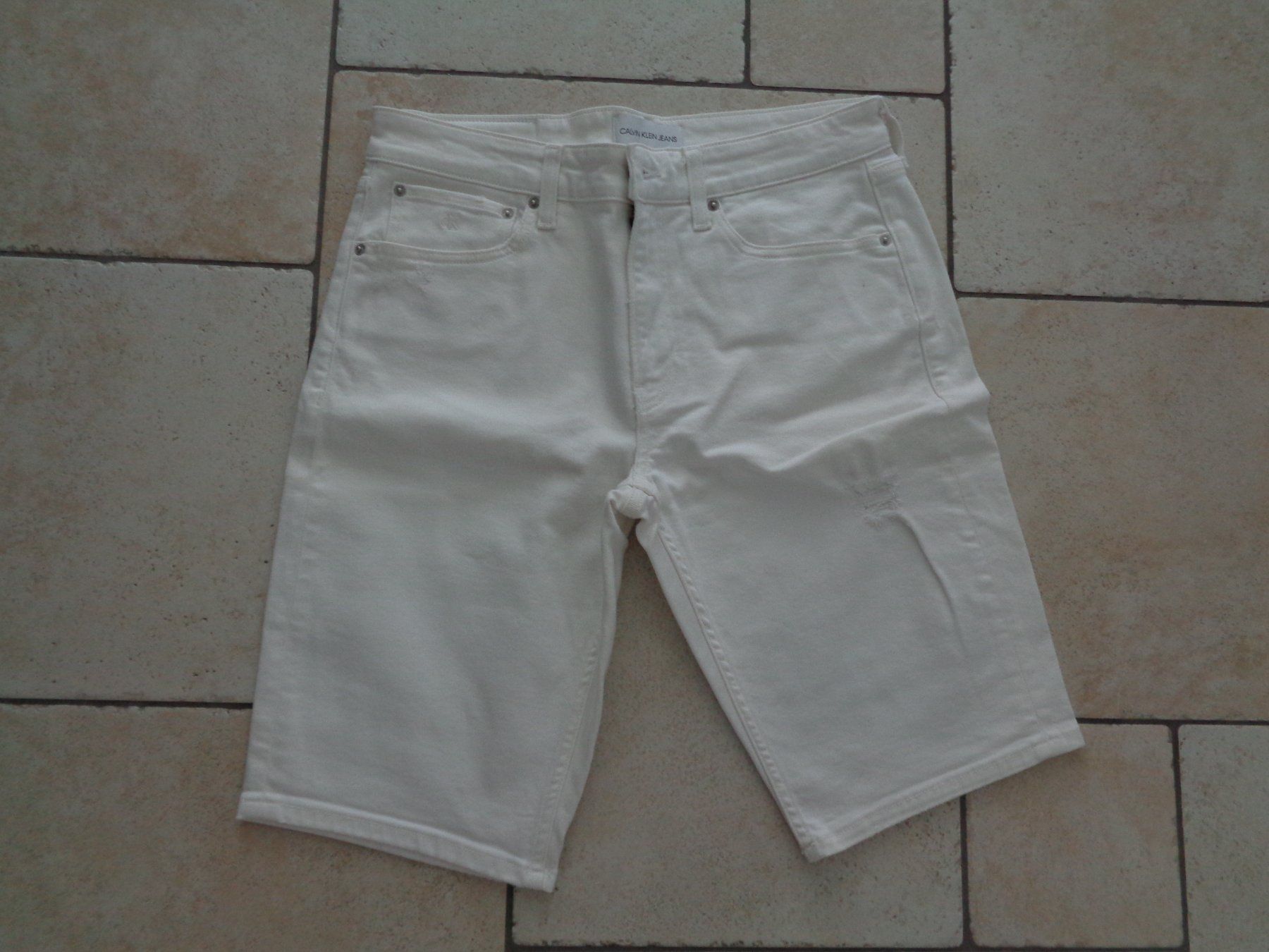Calvin Klein Pantaloni: Shorts  Calvin Klein  Grösse W32 – Usato da Kreuzlingen venduto da Robi-2003