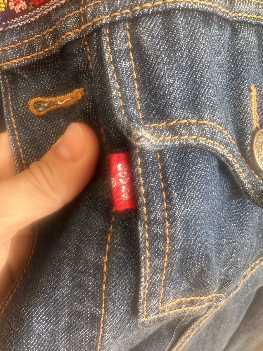 Levi's Giacche: Levi's Jeansjacke bestickt Blumenmuster ca. GR M – Usato da Baden venduto da Marytumby 4