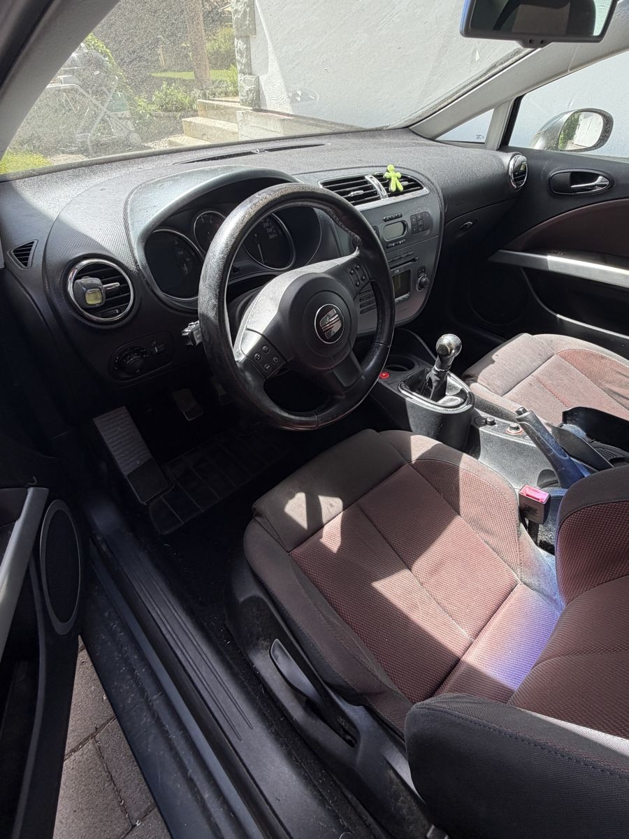 Seat Automobili: Seat Leon 2.0 TFSI ab 1Fr – Difettoso da Bern venduto da lea_8tqp 4