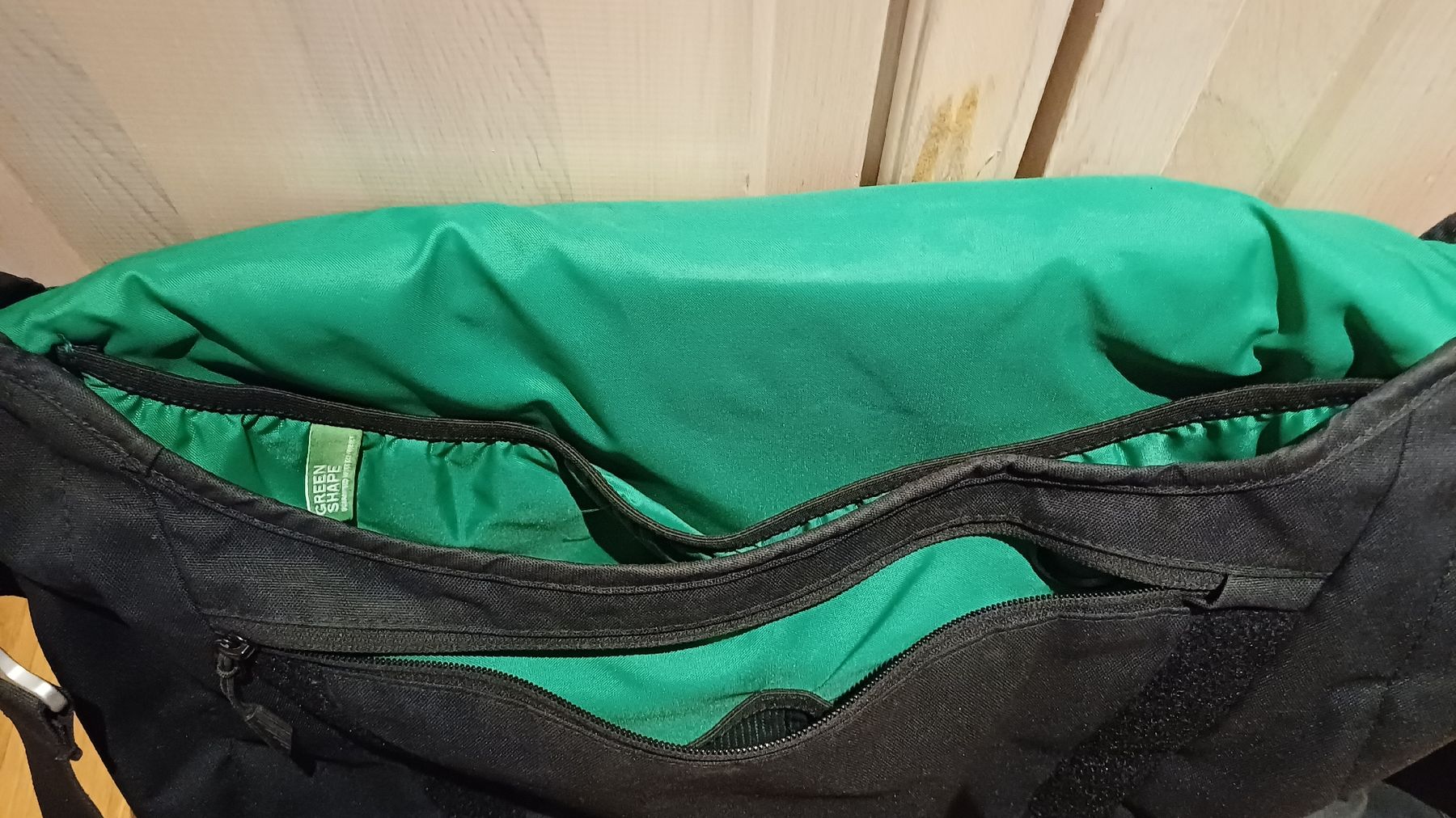 Vaude Borse: Vaude Umhängetasche, schwarz mit günem Futter – Usato da Wegenstetten venduto da troll91 3