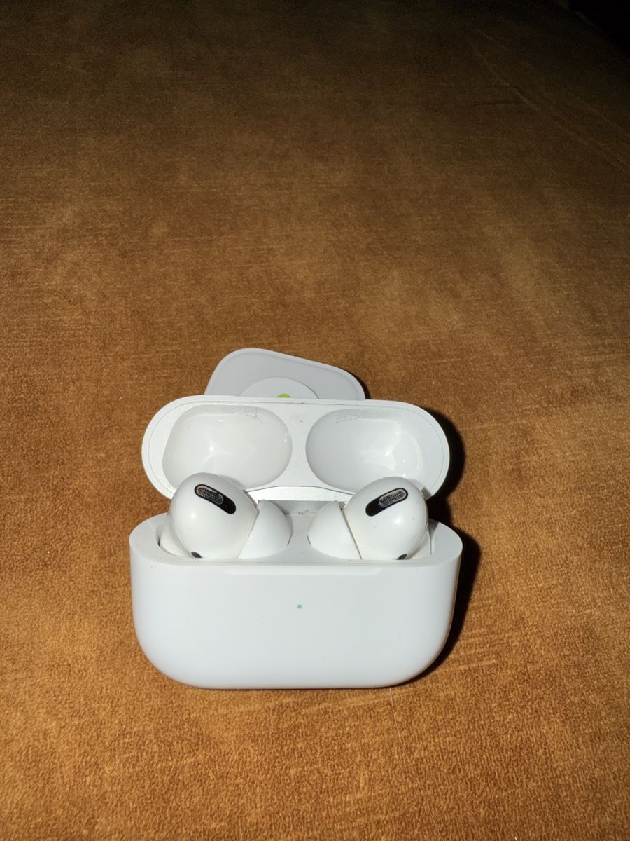 Apple Cuffie: Original Apple AirPods Pro (lightning) – Usato da Embrach venduto da shila_03 3