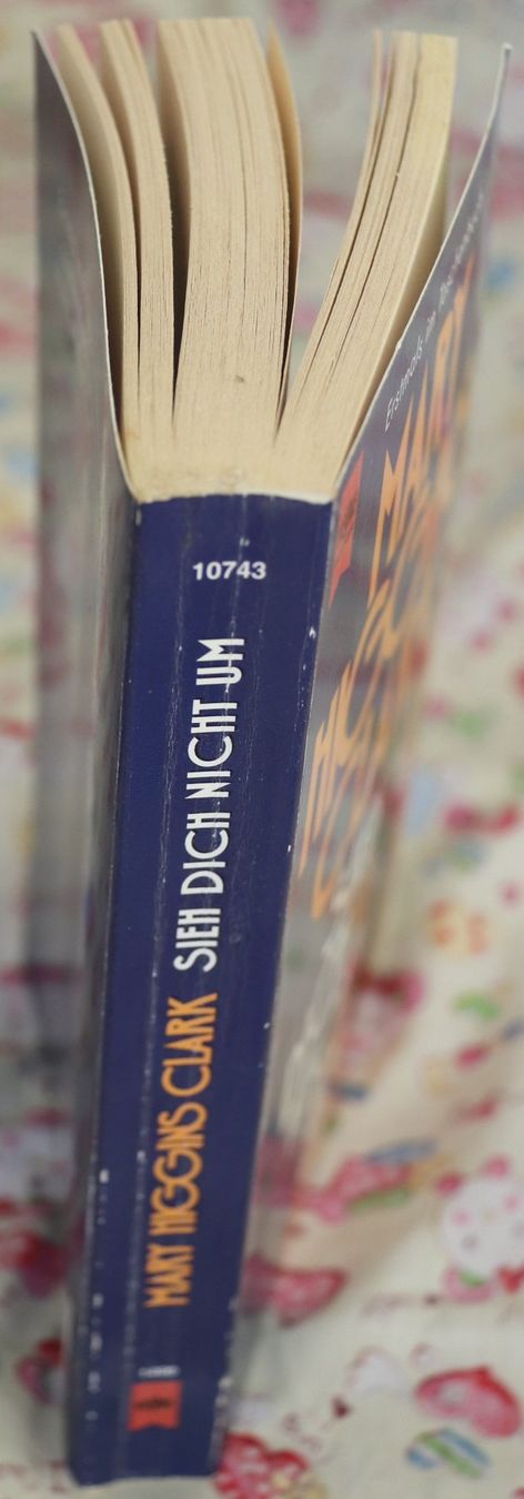 Bücher: Mary Higgins Clark - Sieh dich nicht um – Gebraucht aus Glattfelden von Vrenely 2