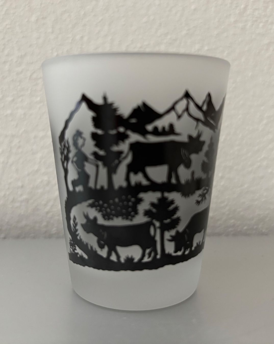 Gläser: Schweizer Shot Glas mit Scherenschnitt-Motiv – Neu und originalverpackt aus Winterberg ZH von vanilleinspiration 1
