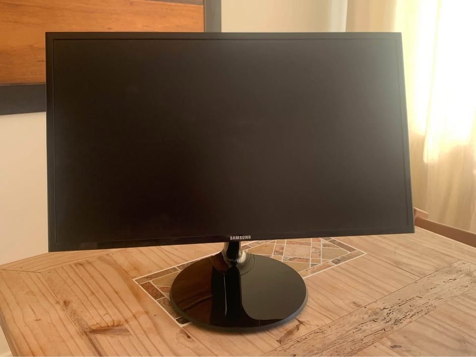 Samsung Ecrans: Bildschirm Samsung S27f350, 27" – D'occasion à Zürich par myriamer