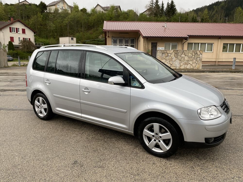 130'000 km VW Touran 1.6 FSI Trendline expertisé / MFK