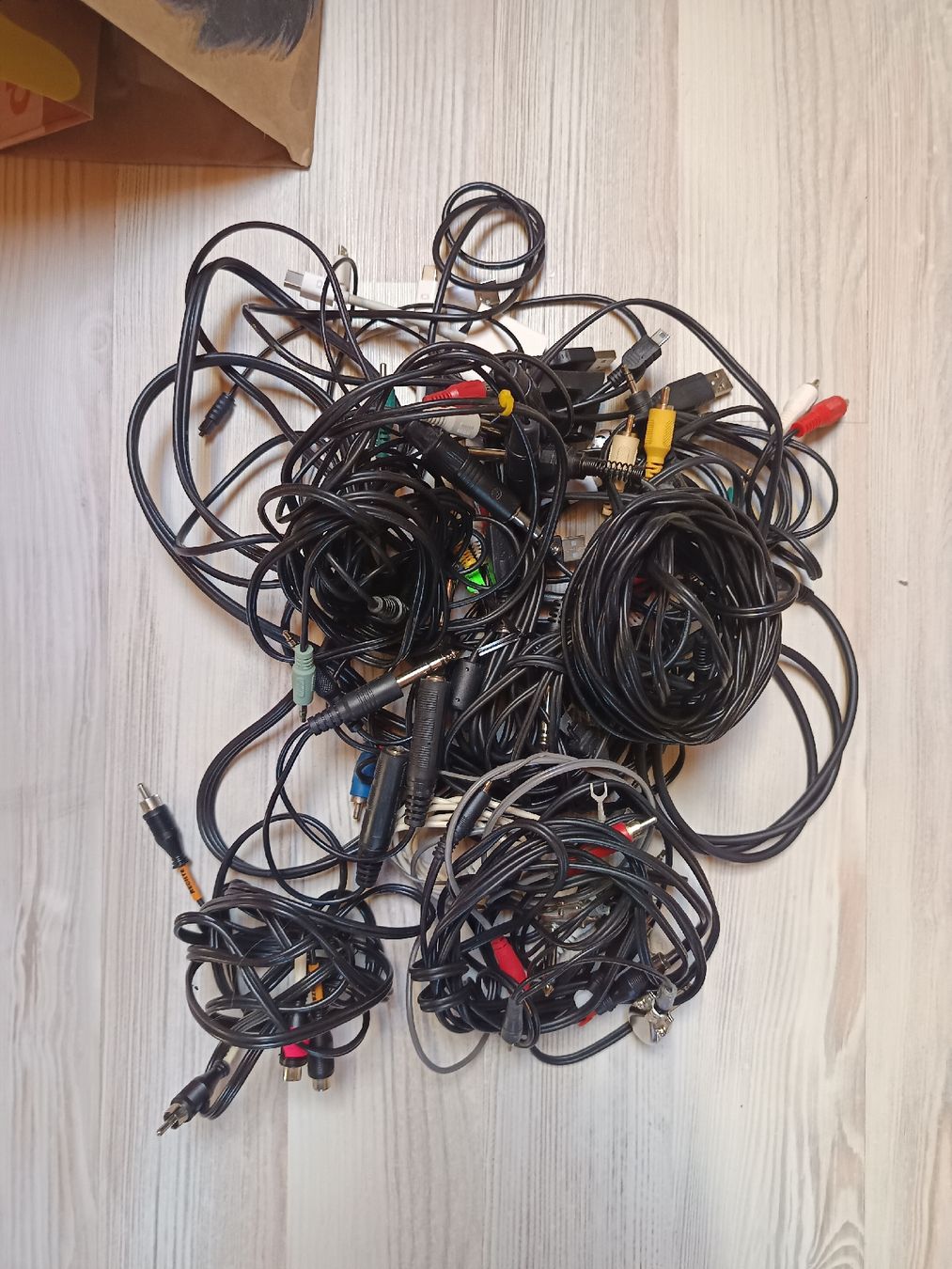 Cavi: verschiedene audiokabel – Usato da Balterswil venduto da jean0502