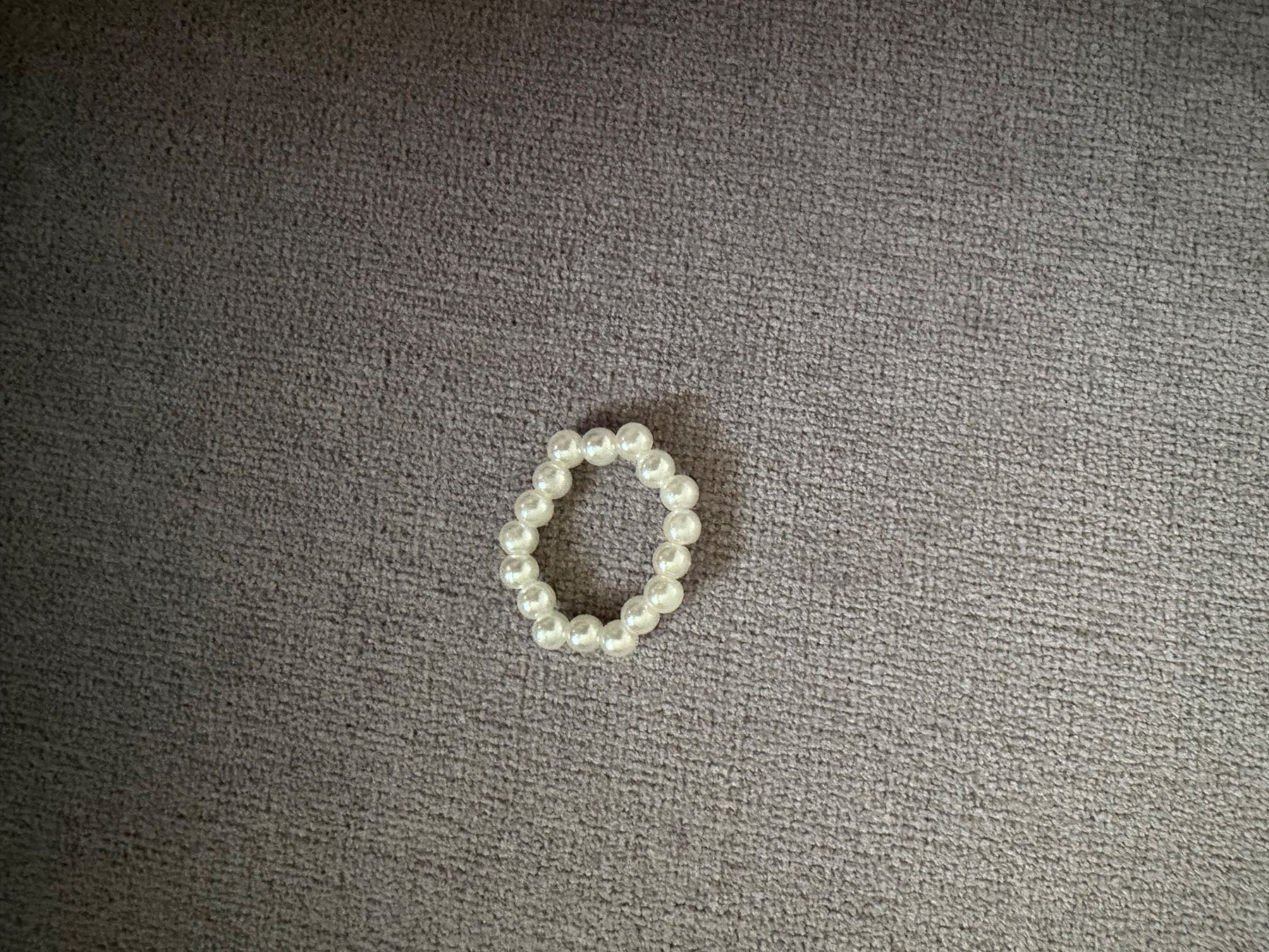 Anelli: Perlenring weiss elastisch Modeschmuck – Nuovo (secondo la descrizione) da Münchenbuchsee venduto da jes_hyd9