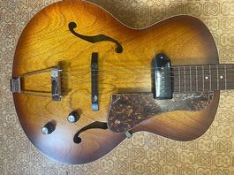 Magnifique guitare canadienne archtop Godin 5th Avenue!