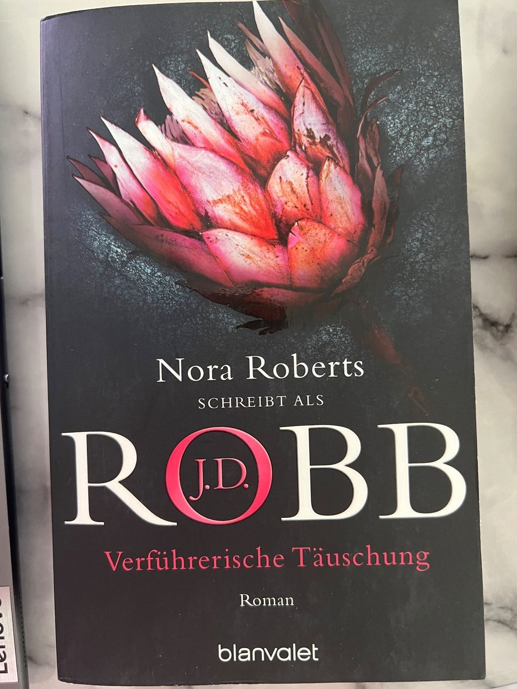 Libri: J.D. Robb Verführerische Täuschung – Usato da Illnau venduto da cindyM28