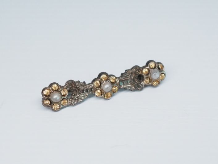 Gablonzer Spille & Fermagli: 9 antike Stabbroschen Strass Perlen Konvolut Brosche ca. 4-5 – Usato da Volketswil venduto da HeredisAntiques 7