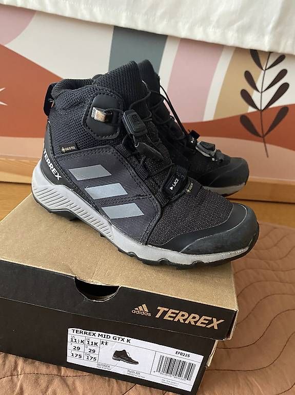 Scarpe per ragazzi: Wanderschuhe Adidas Terrex, Gr. 29 – Usato da Jona venduto da ire_y2yh