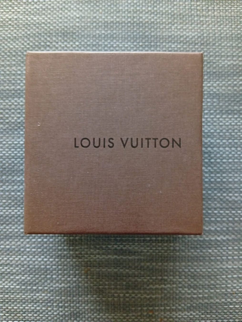Louis Vuitton Orecchini pendenti & Orecchini a lobo: "Louis Vuitton" clous d'oreilles  – Nuovo (secondo la descrizione) da Léchelles venduto da Antichar 1