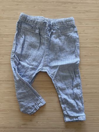 Pantalon H&M rayé bleu bébé taille 80. Léger pour l'été!