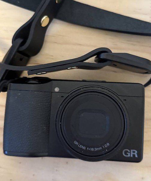 Ricoh Fotocamera: Ricoh GR III Urban Edition Kit – Usato da Zürich venduto da hartmann.r