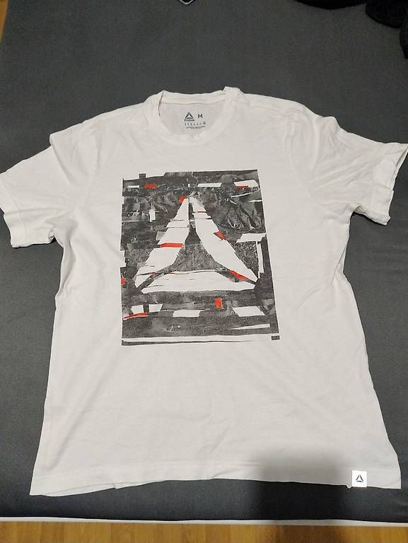 T-shirt: Weisses T-shirt – Usato da Emmenbrücke venduto da Cinderella19861986
