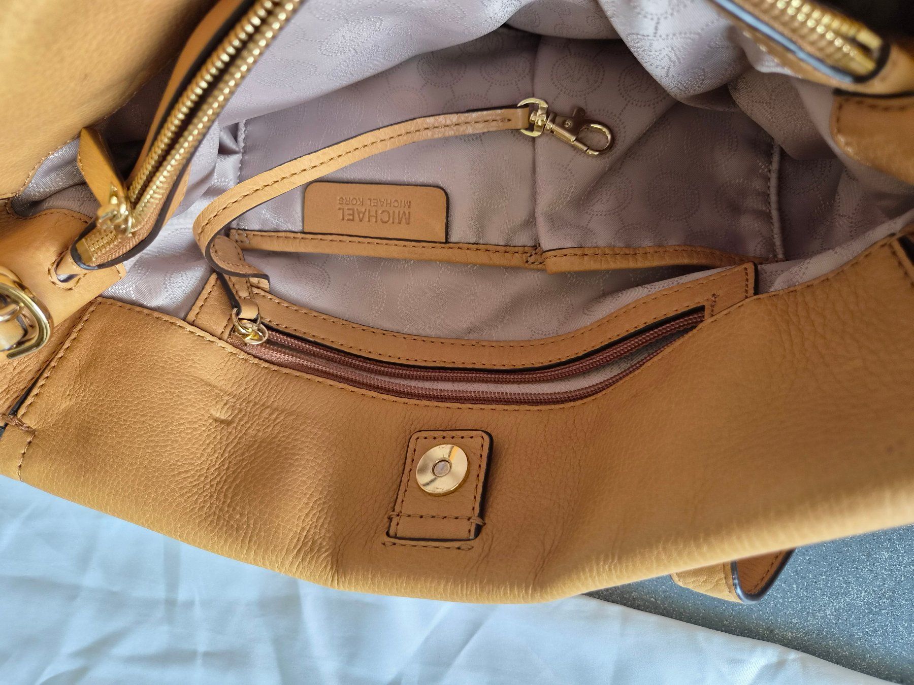 Michael Kors Taschen für Damen: Camel farbene Handtasche von Michael Kors – Gebraucht aus Belp von fra_5rn7 6