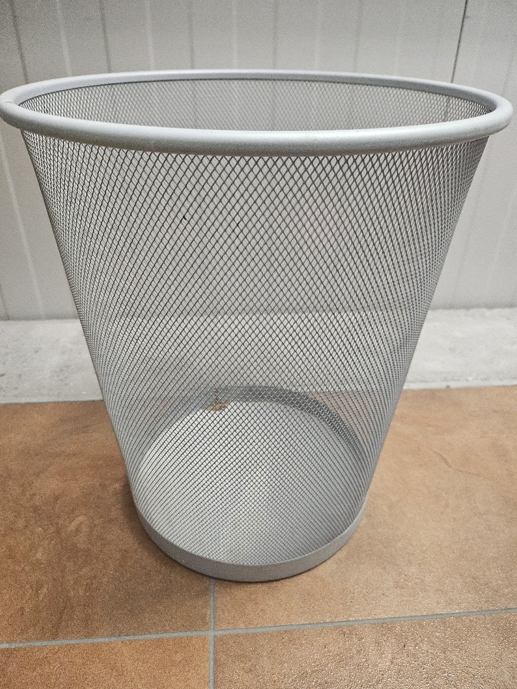 Ikea Cestini per rifiuti: Ikea DOKUMENT Abfalleimer silberfarben Metall Gitter – Usato da Busswil BE venduto da Topsign