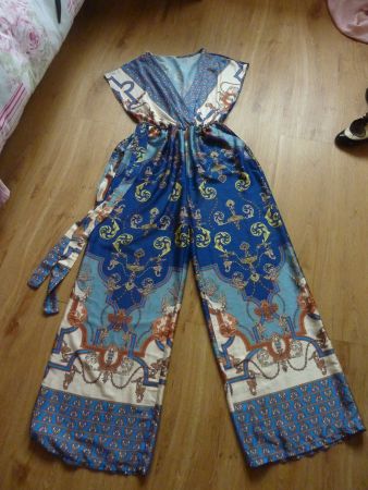 Sommerlicher Jumpsuit mit Muster, Grösse 34/36, neuwertig