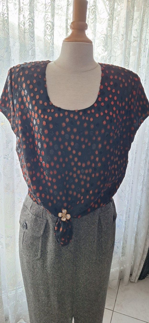 Camicette: Chemisier Vintage 40-42 – Usato da St-Triphon venduto da Jldr0