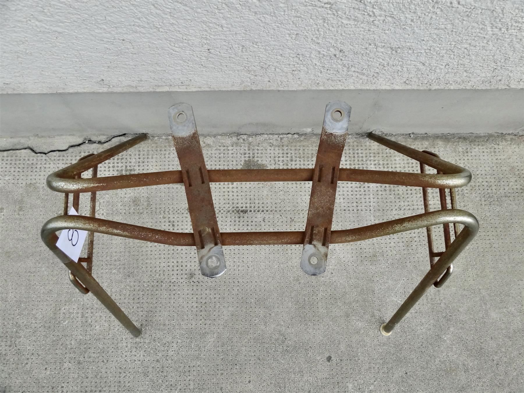 Eames Stühle: Eames Side Chair Base Stacking Base – Gebraucht aus Kerzers von bottlesandboxes 8