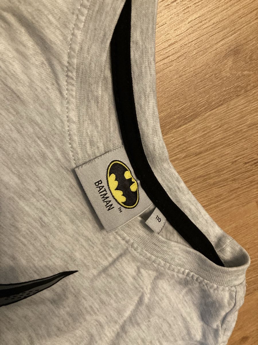 Hemden, T-Shirts & Polos: Batman Langarmshirt Gr. 110 – Gebraucht aus Emmenbrücke von JJ_89 2
