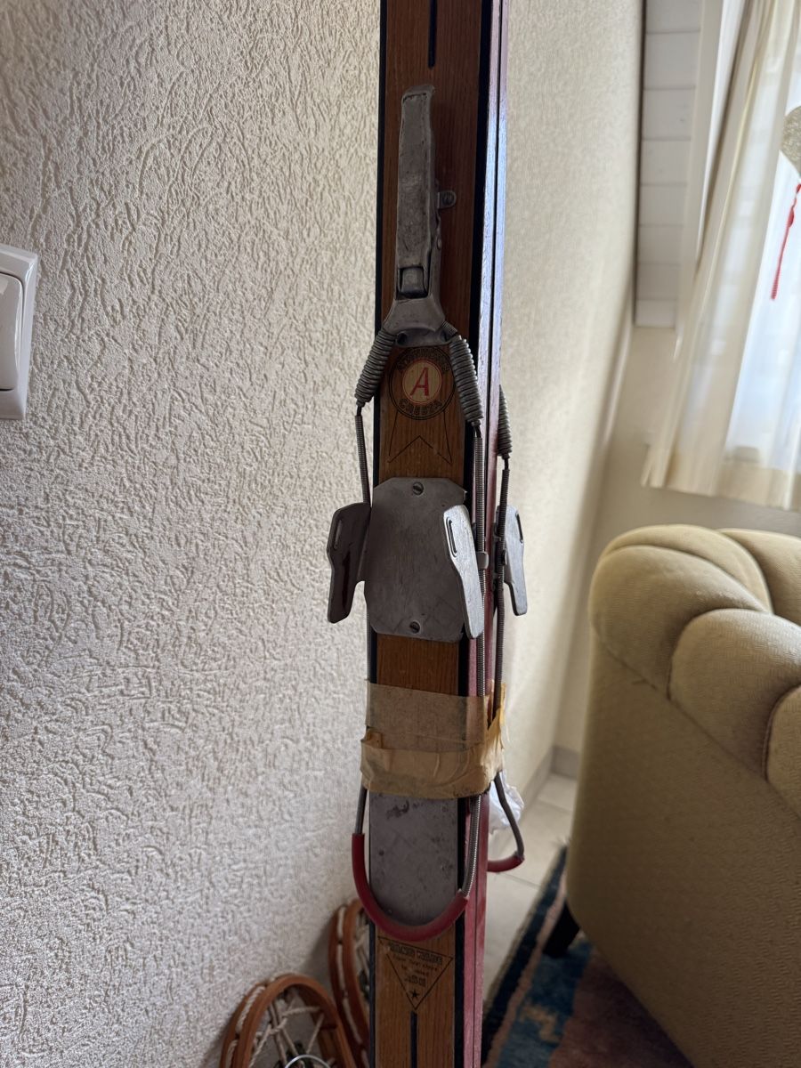 Sci: Attenhofer Cresta Skis Antik – Usato da Trélex venduto da stripedthrift 7