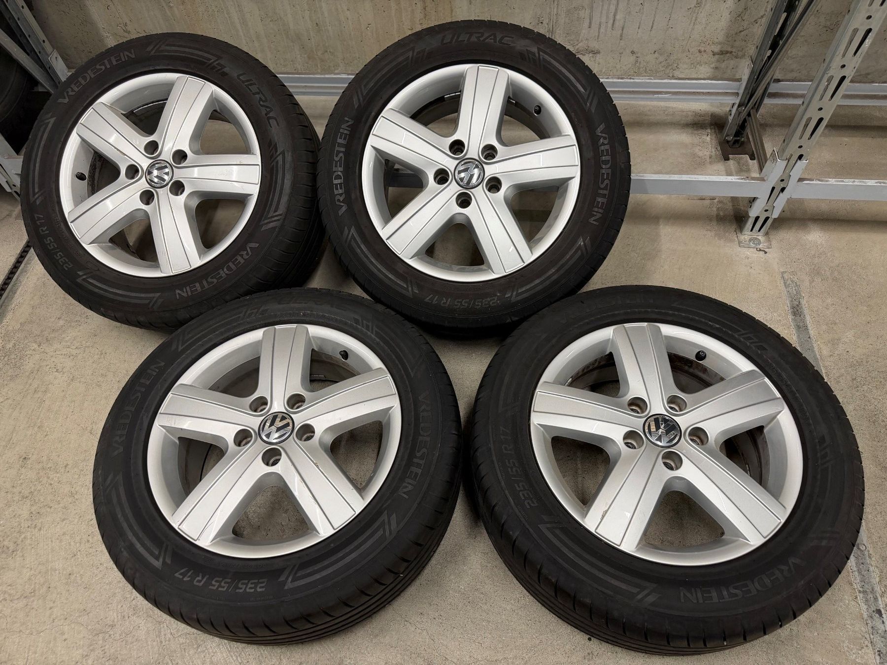 Volkswagen Pneumatici & Ruote complete: Sommerrad 17" / VW-Original / 7HO601025H – Usato da Schönried venduto da Bahnhofgarage-Haldi