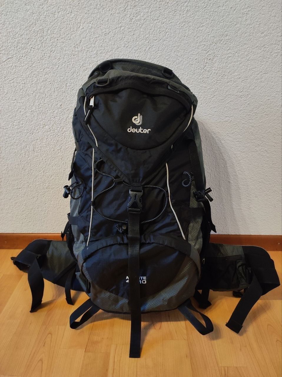 Deuter Zaini: Deuter ACT Lite 40+10 Trekkingrucksack / Wanderrucksack – Usato da Brugg AG venduto da AlpWander 2