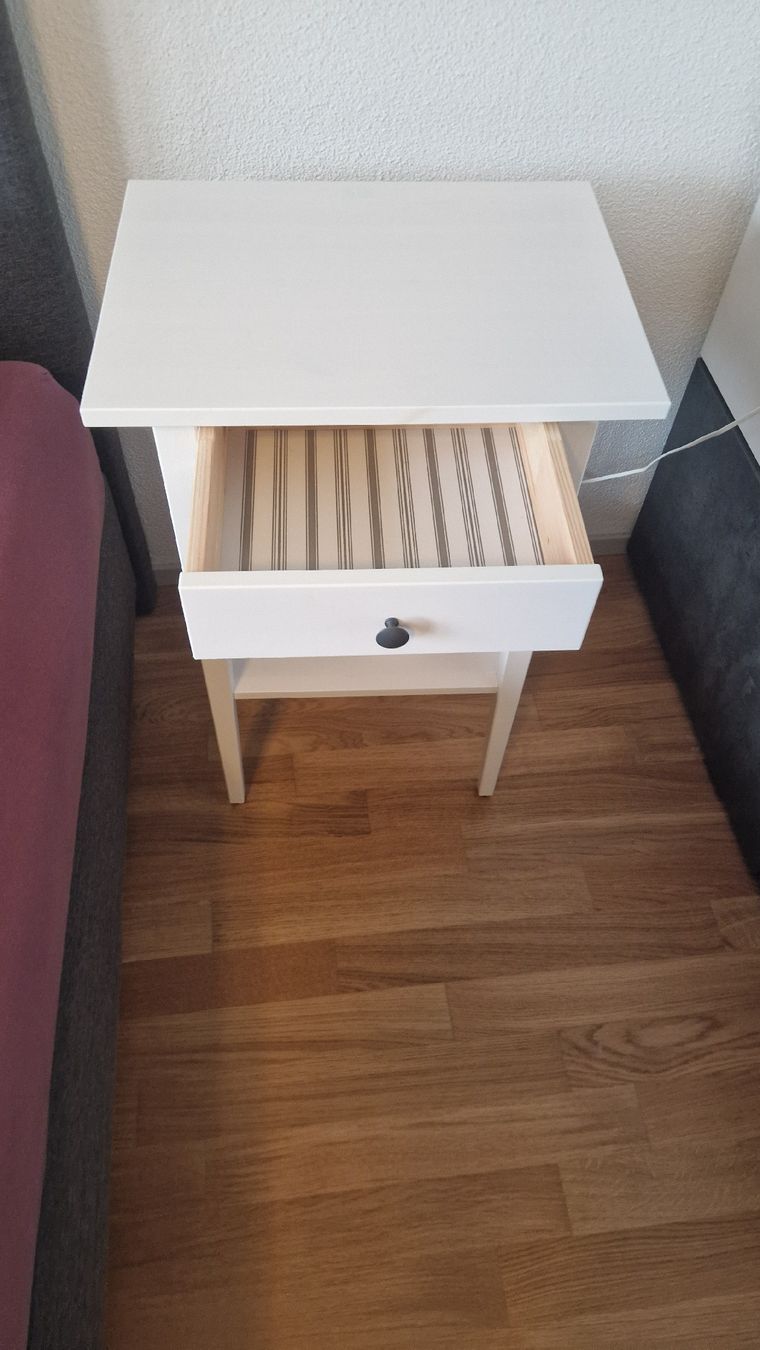 Ikea Tables de nuit: Nachttisch IKEA – D'occasion à Zürich par ley_pzz9 1