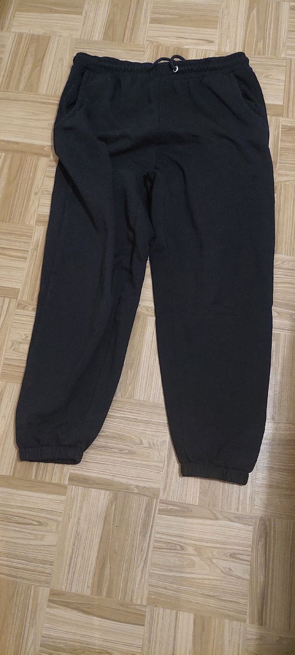 Hosen: schwarze Trainerhose – Neu (gemäss Beschreibung) aus Unterbäch VS von Nifadi