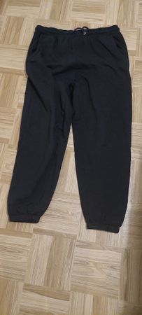 schwarze Trainerhose