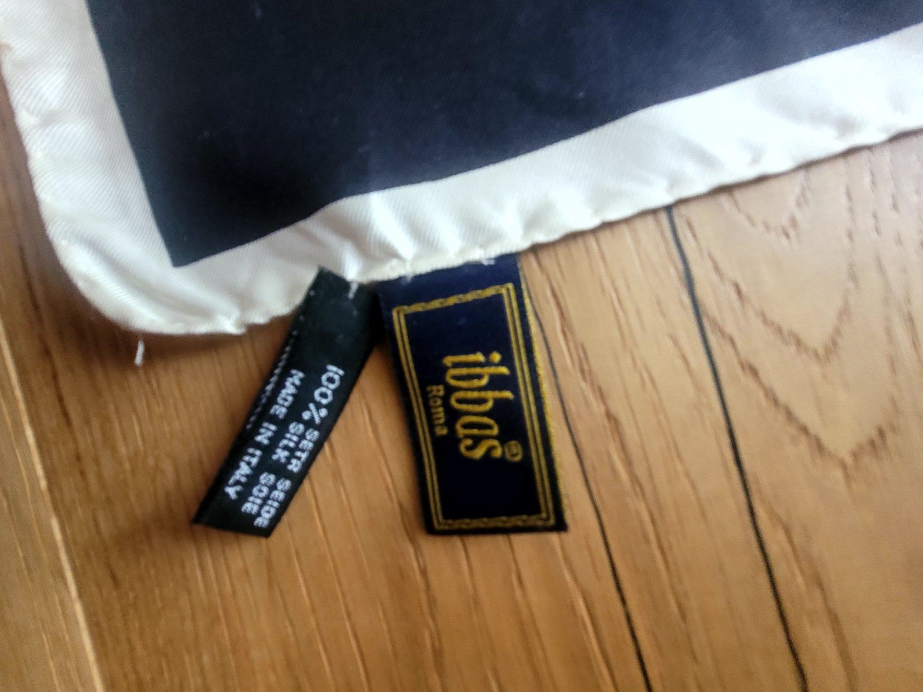 Foulard & Sciarpe: Foulard 100% seta – Usato da Baar venduto da fla_v78d 1