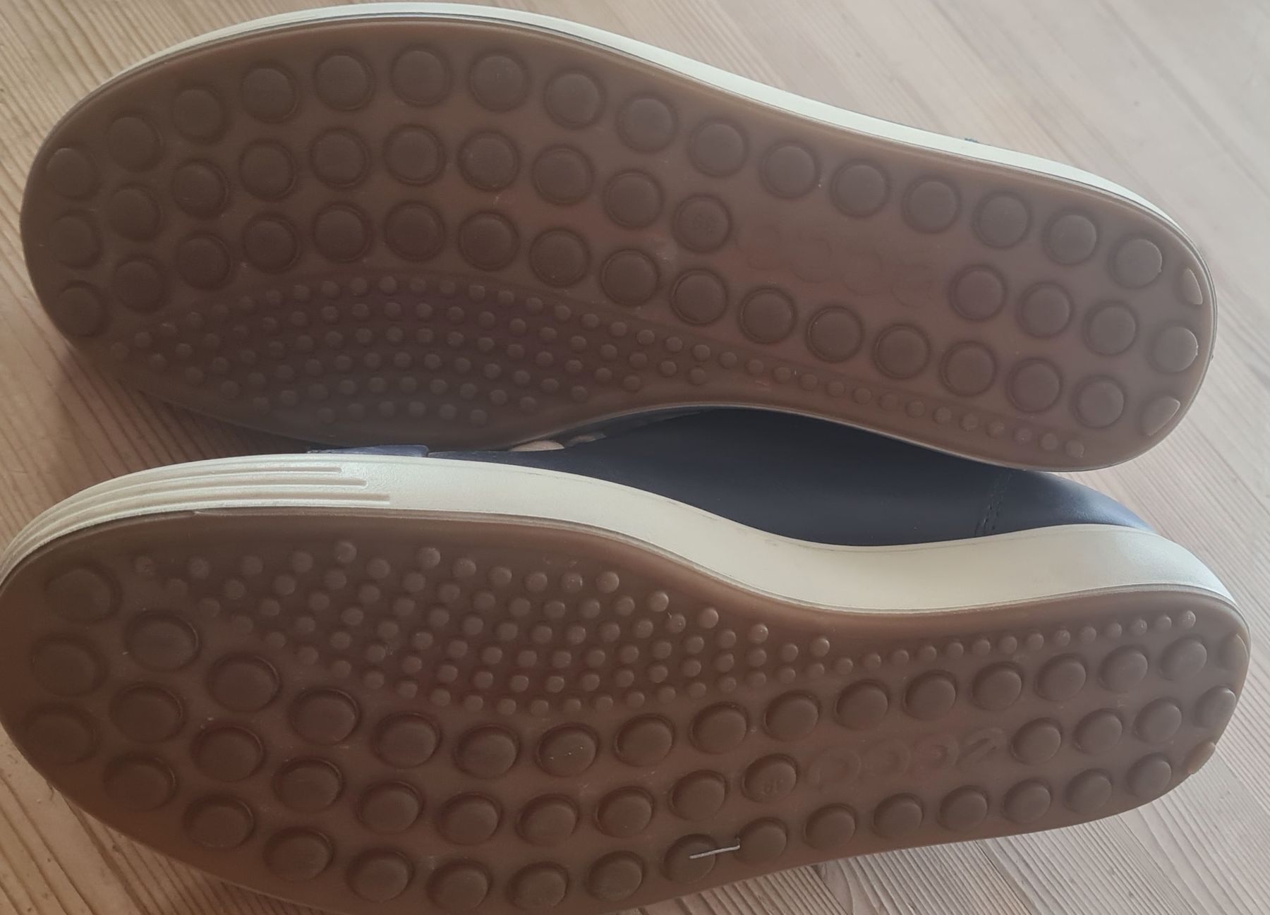 Scarpe per cavalli: Sneakers Ecco Soft Leder Gr  39 – Usato da Beinwil Freiamt venduto da tafa8 5